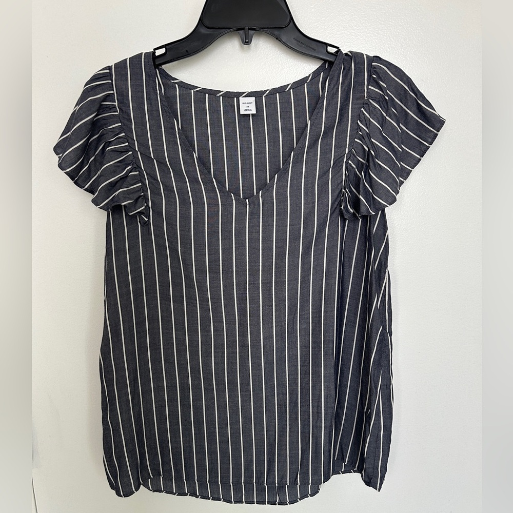 Old Navy Women’s Gray & White Flutter Sleeve Blouse XS – Breezy, Casual